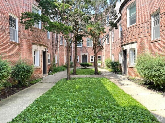 Building Photo - 918 Green Bay Rental