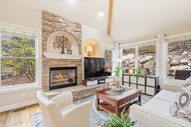 Photo - Gorgeous 4 Bedroom Townhome located in Gated Broadmoor Community