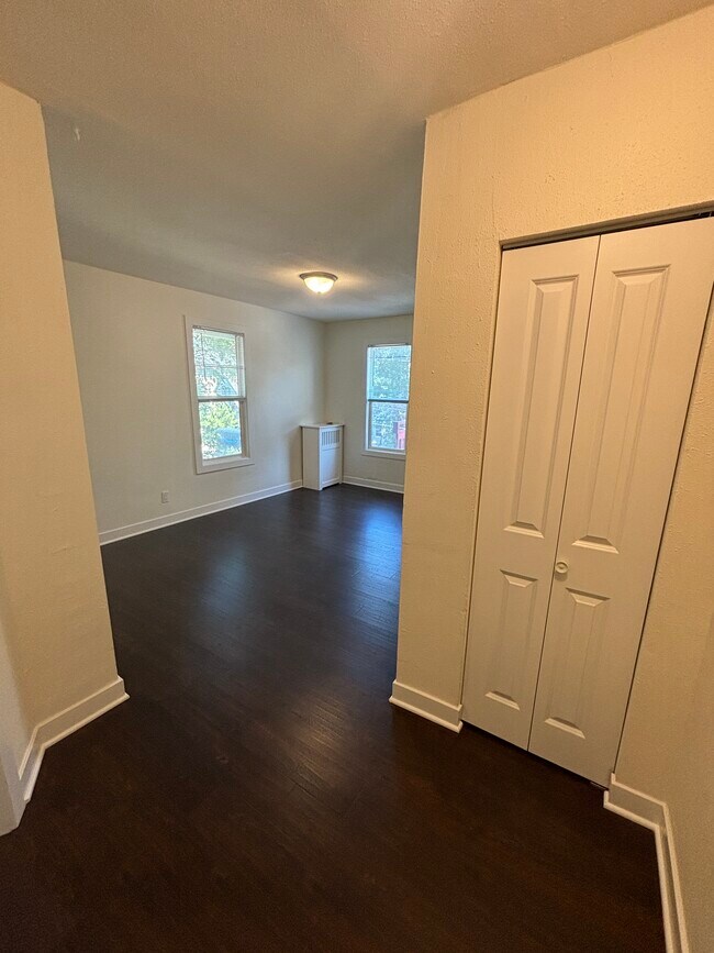 Photo - 206 Blair N St