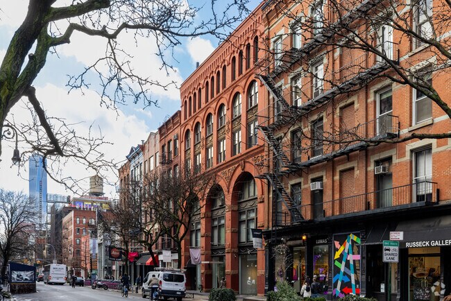 Photo - 468-472 W Broadway
