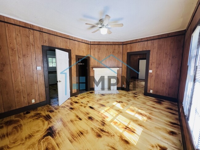 Photo - 306 S 2nd St