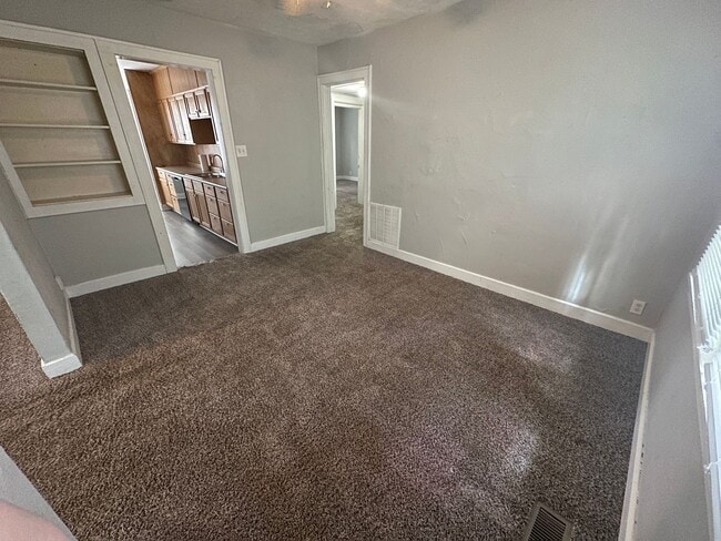 1122 W Rex St
