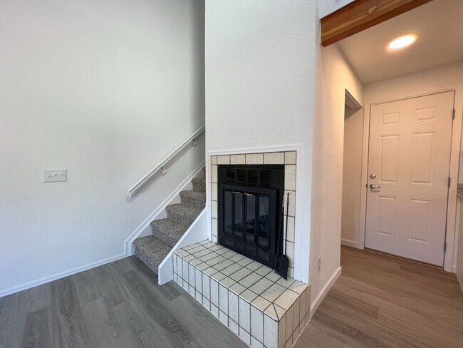 Photo - 304 S Taft Ct