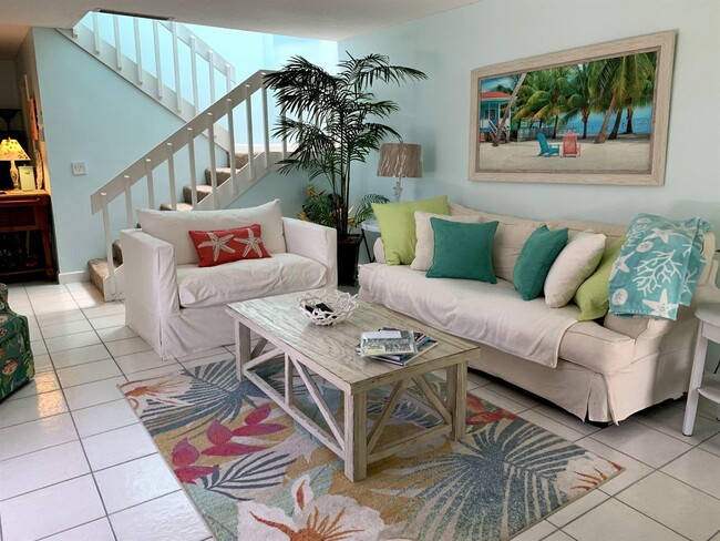 Photo - 825 Center St Townhome