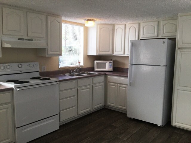 Photo - Spacious 3/2 Mobile Home