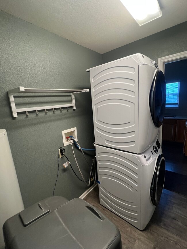 Pantry & laundry space - 227 Lakemoore St