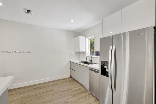 Photo - 843 SW 20th St