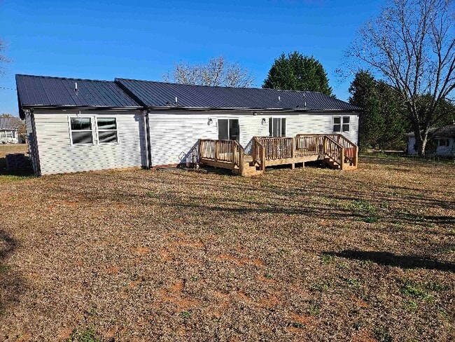 Photo - 2044 Sandy Ford Rd Unit 2040 Sandy Ford Rd