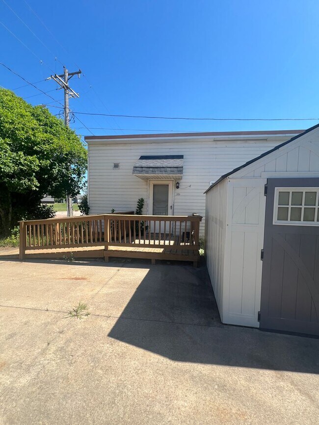 305 E Maple St Unidad A/2