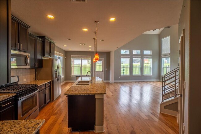 Photo - 2312 Montague St