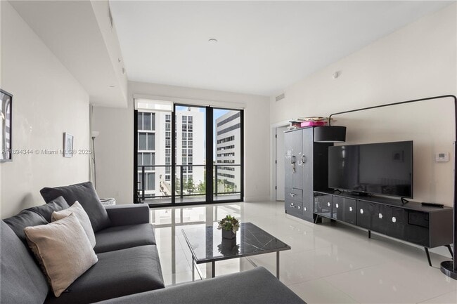 Photo - 2960 NE 207th St Unidad 502