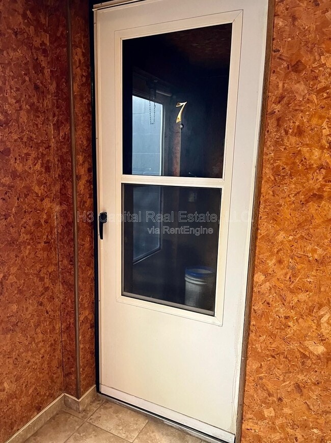 Building Photo - 117 N Shamrock St Unit 7