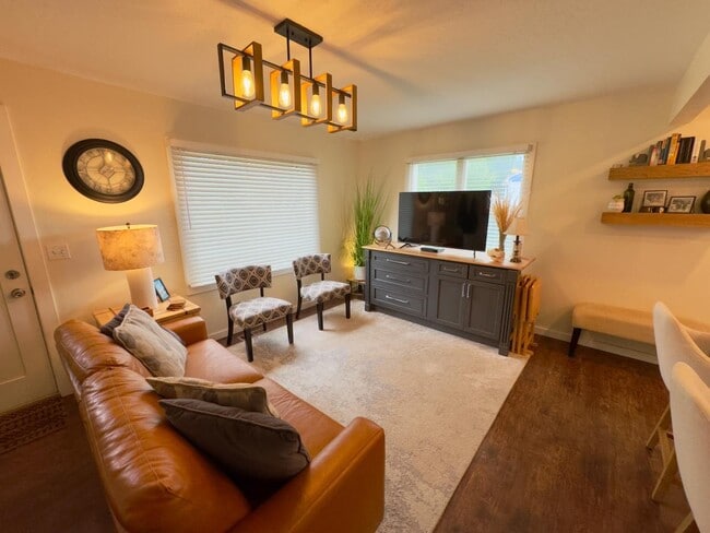 Photo - 735 N 25 W St