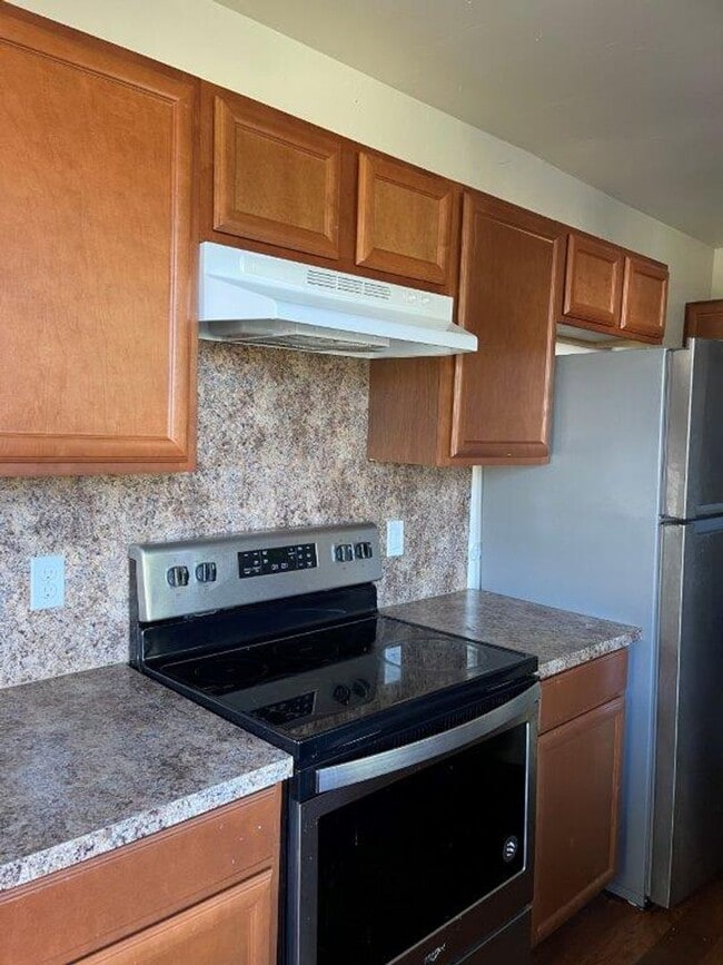 Photo - cute 2 bed 1 bath, fenced yard, small pet ok with deposit.