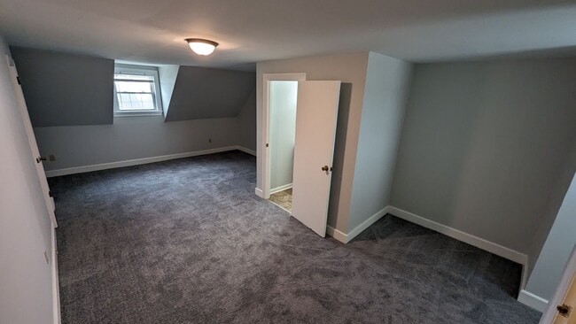 Building Photo - 3 bedroom home on a great block!