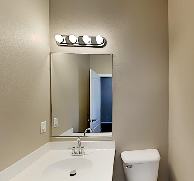 Photo - 3-Bedroom Home with Loft in Prime Peoria L...