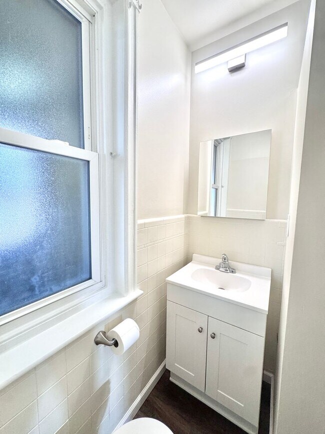 Photo - 1149 W Turner St Unit 3rd Floor