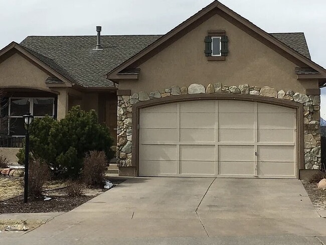 Building Photo - Spacious 4 bedroom Ranch home in Pine Creek with views