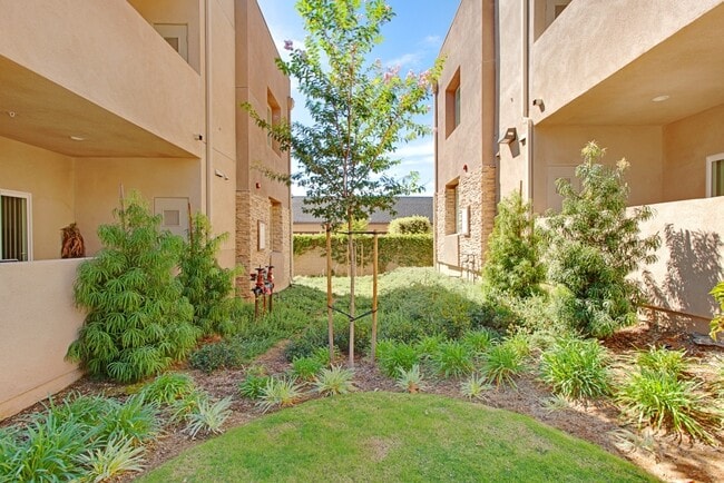 94- #4 N. Oakview Drive