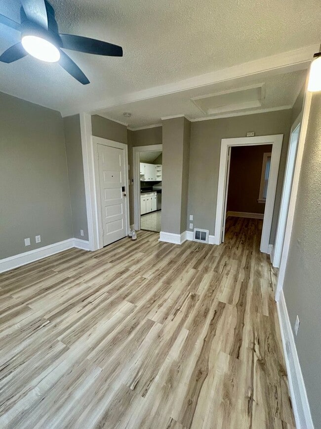 Photo - 906 North 6th Ave E Unit #2 (Upper)