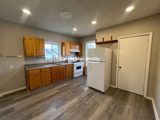 Building Photo - 17 Hudson St Unit 2