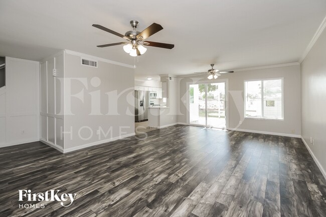 Photo - 5359 E Elmwood St