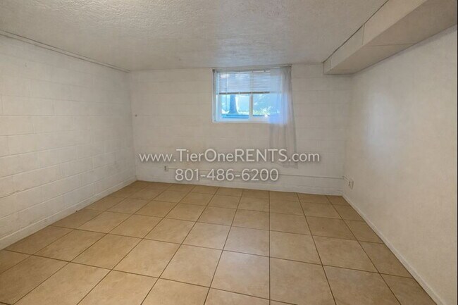Photo - No deposit option available for qualified renter with Obligo! Unit B South