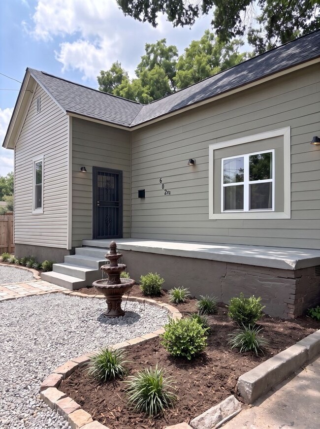 Photo - 602 E McLemore Ave