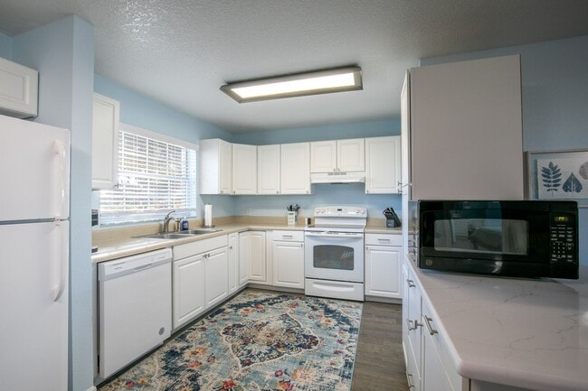 Building Photo - 260 S Central Ave Unit Apt B