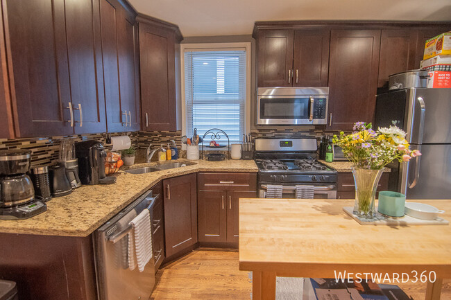 Photo - 2733 N Wayne Ave Apartment Unit 2