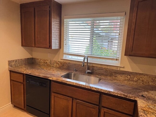 Photo - Beautiful 2 bedroom, 2 bath single level t...