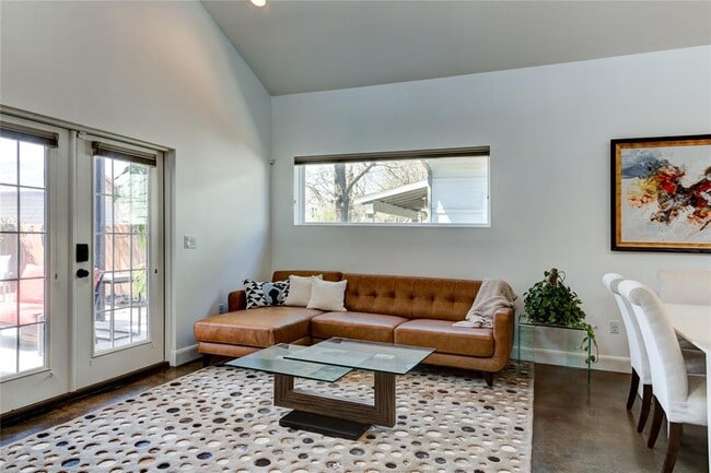 Photo - 2715 Zaragosa St