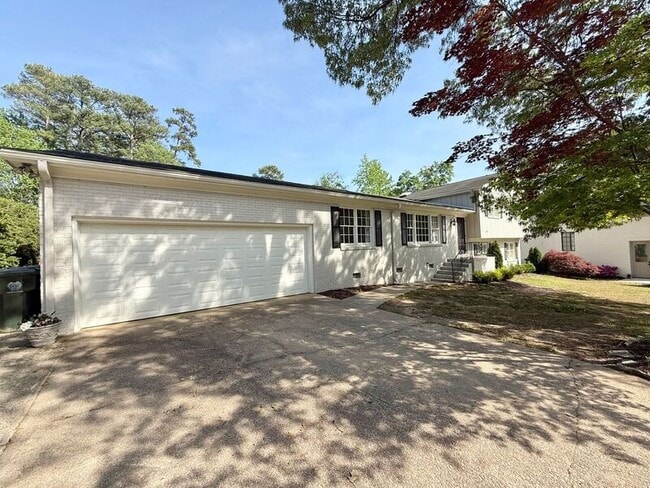 Photo - 1402 Hedgelawn Way