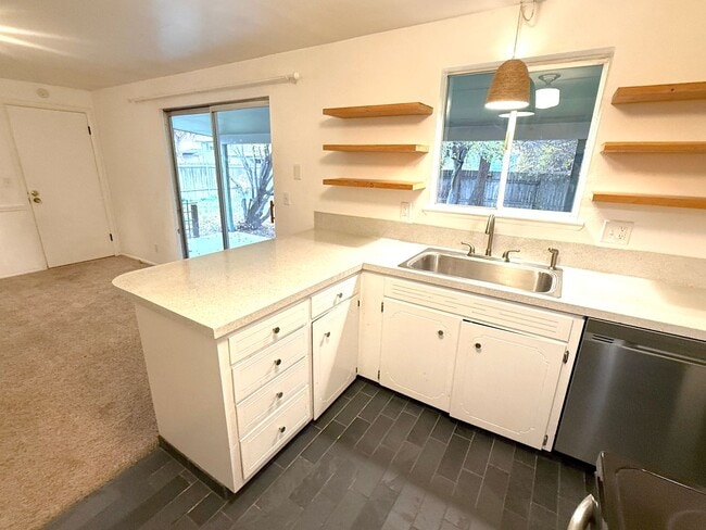 Photo - 3-Bedroom Home in great Location