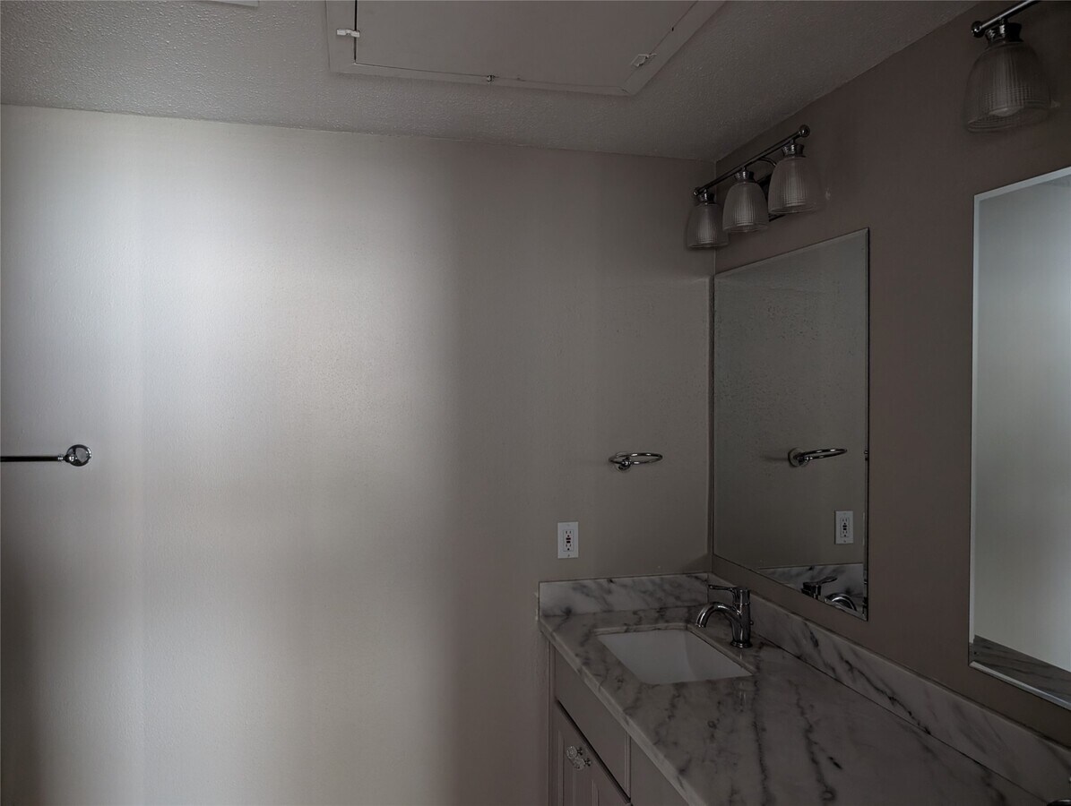 Photo - 1881 Bering Dr