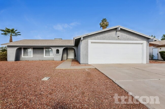 Building Photo - 570 W Myrna Ln