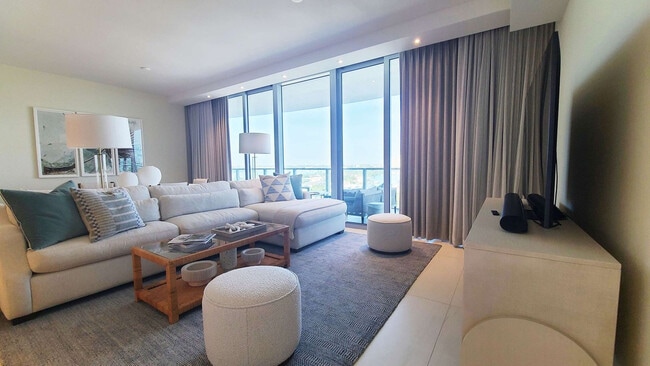 Building Photo - 3100 N Ocean Dr Rental