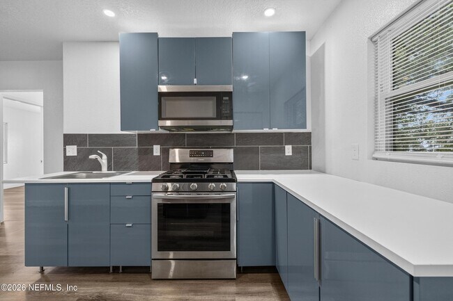 231 E 16th St Unit 3