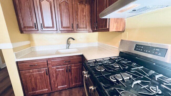 212 Wilkinson Ave Unit 1