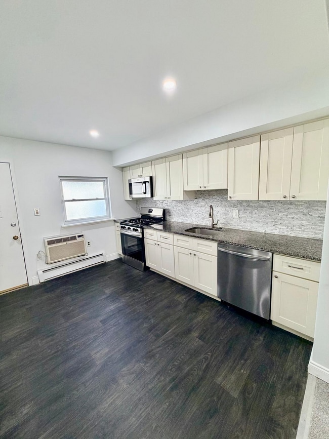 Photo - 3116 Salmon St