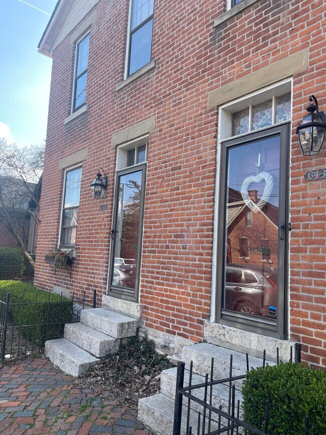 Photo - 615 Mohawk St