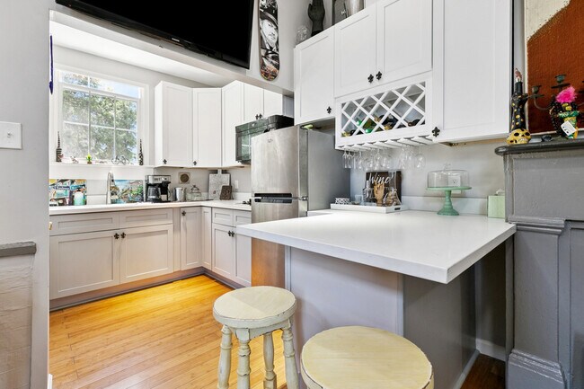 Photo - 922 Elysian Fields Ave Unidad B