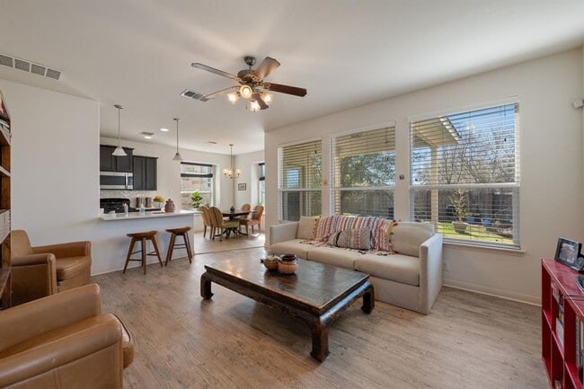 Photo - 2209 Nestlewood Dr