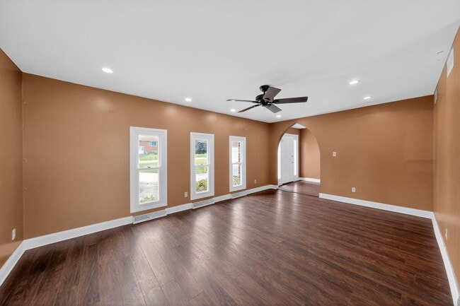 Building Photo - 3561 Sunrise Dr