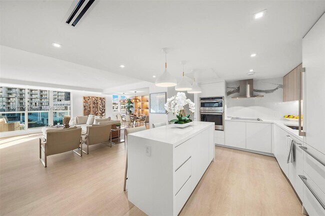 Photo - 2301 Collins Ave Unit 6072B