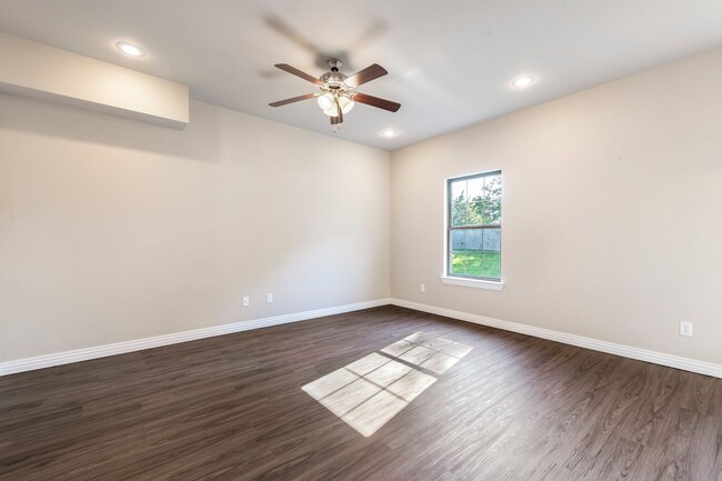 Photo - spacious townhome in a cul de sac!