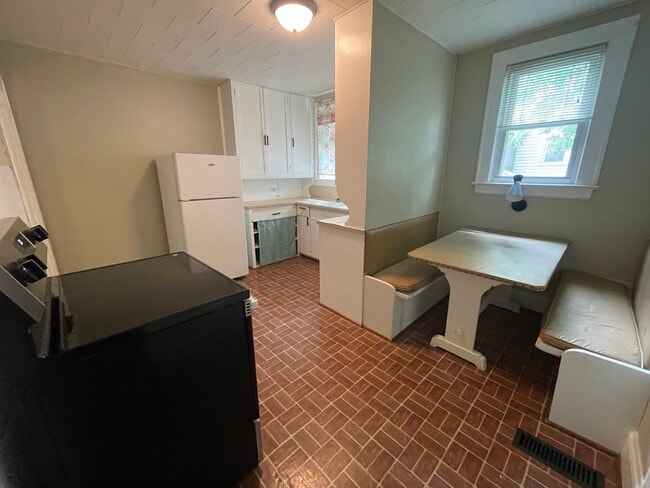 Photo - 125 Masonic Dr