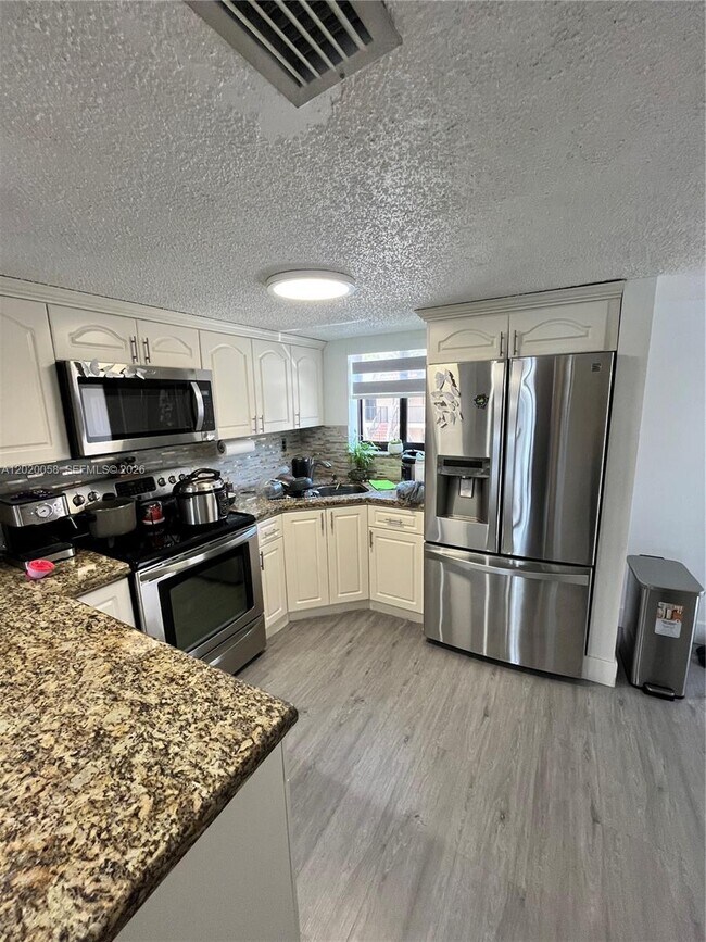 Building Photo - 5580 W 26th Ct Unit 204
