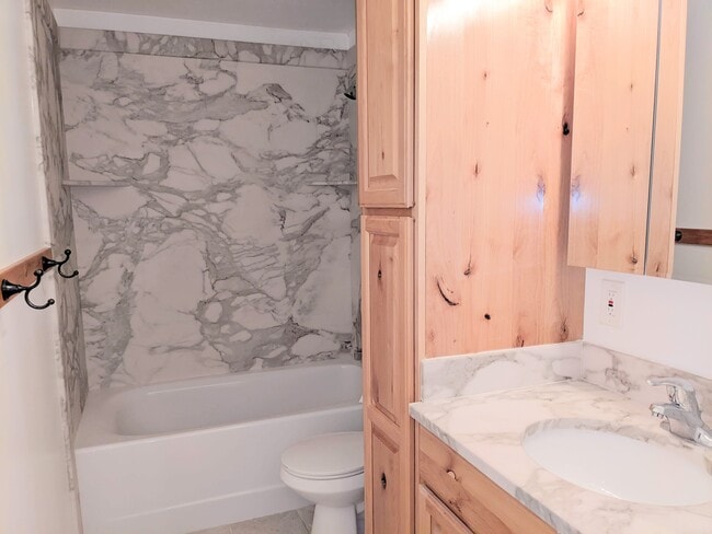 Baño - 846 E 300 N Unidad Basement apartment