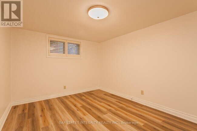 Photo - 261 Markham St